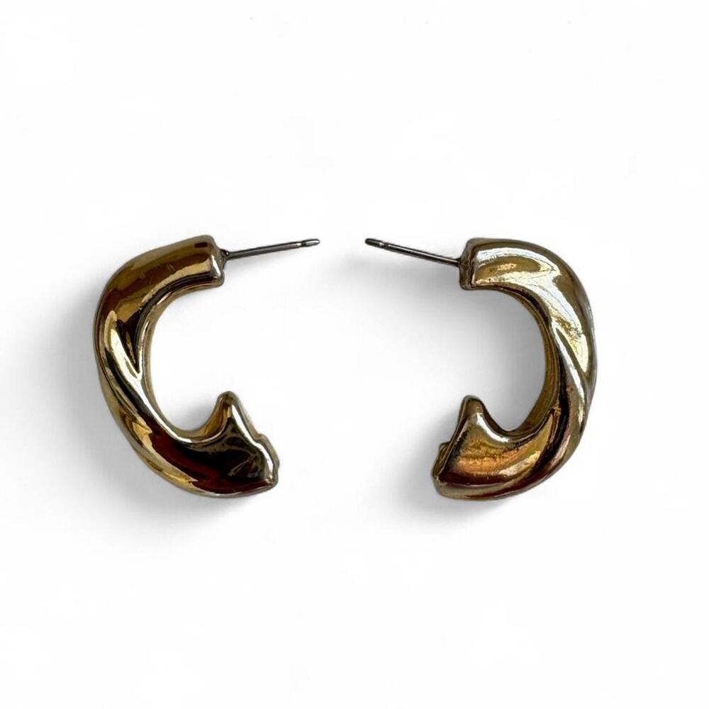 Vintage gold toned earrings twisted